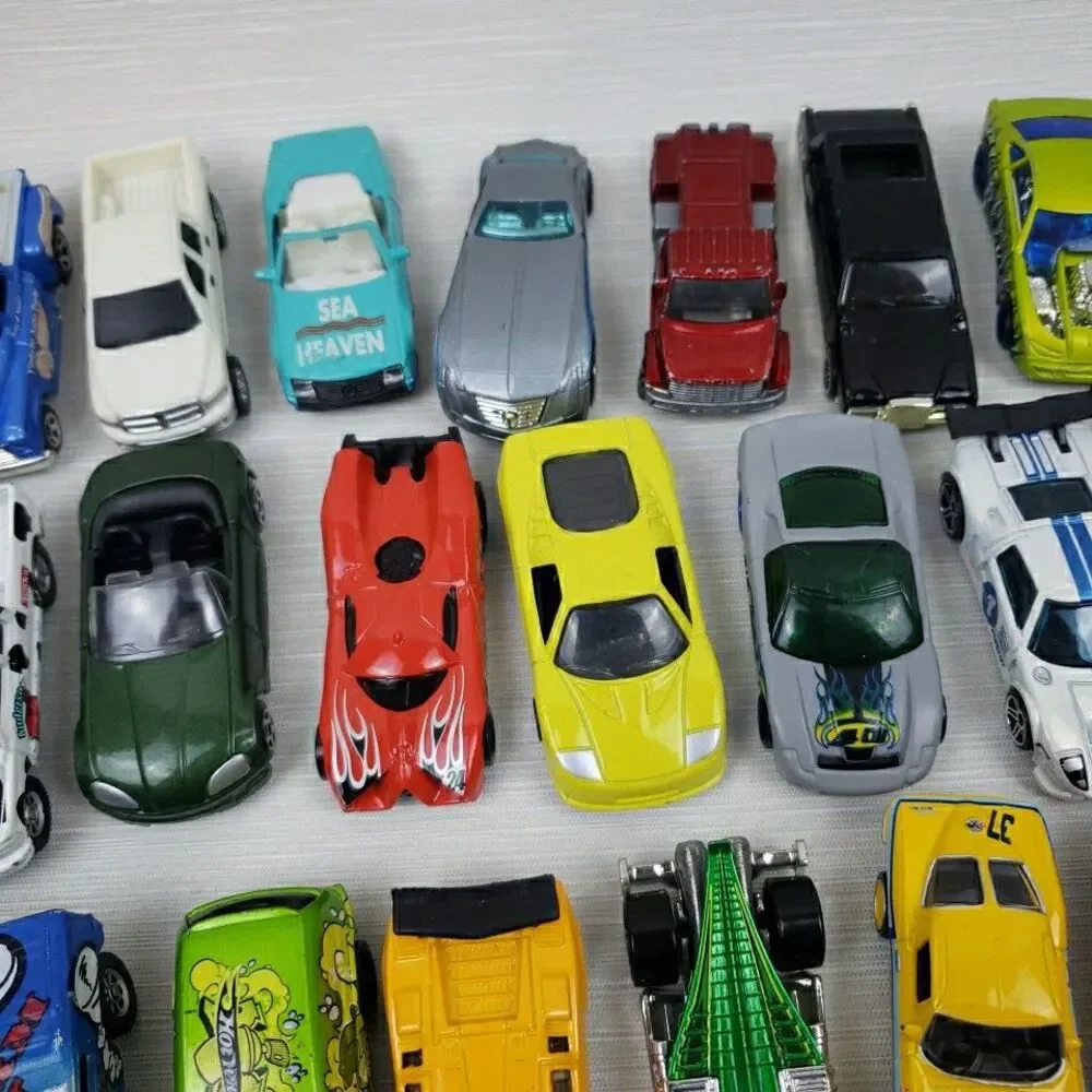 Mix Lot 44 Die Cast Cars Trucks Hot Wheels Maisto Vintage-Present Flaws Toy